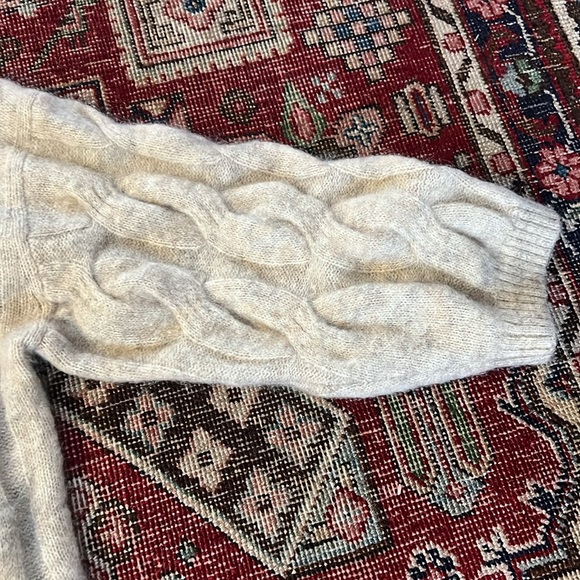 H&M Oversized Cable-knit sweater - Picture 3 of 8